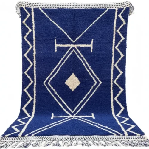 Vue complète du tapis Beni Ouarain Diamant Indigo bleu et crème