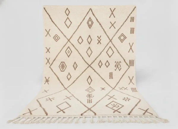 tapis-beni-ouarain-ecriture-atlas-1 Vue complète du tapis Beni Ouarain Écriture de l’Atlas ivoire et brun