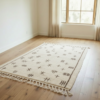 Vue en perspective du tapis Beni Ouarain ivoire et brun taupe